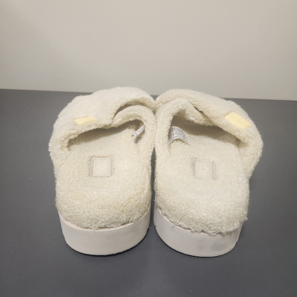 UGG Fuzz Sugar Terry Cross Slides Banana Pudding Sz 7. Excellent Condition - Picture 9 of 11